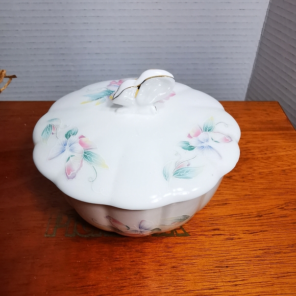 Vintage Aynsley Fine Bone China Little Sweetheart Lidded Butterfly Trinket Dish - Picture 3 of 17
